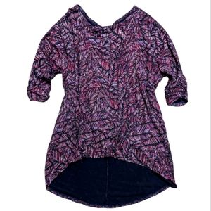 (2/$25) Purple feather pointillism high-low scoop neck blouse